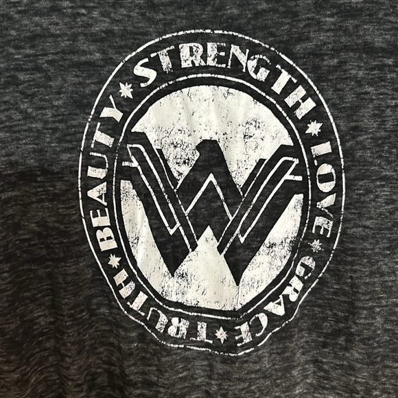 Lightweight tee never worn - Picture 3 of 5